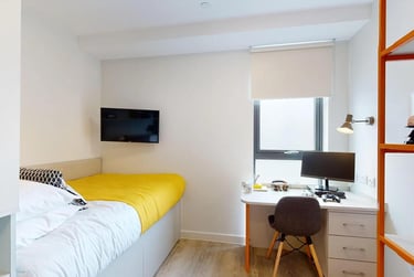 Penthouse Studio - Image 1