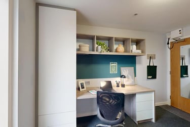 Non-Ensuite Room - Image 5