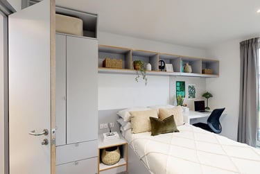 Canal View Ensuite - Image 4