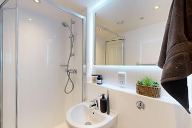 Canal View Ensuite - Image 7