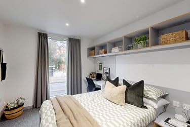 Ensuite Room - Image 1