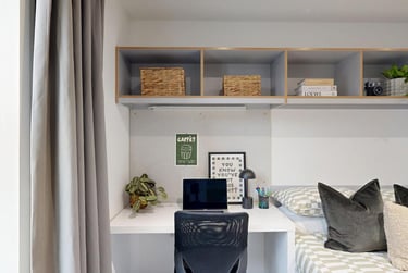 Ensuite Room - Image 5