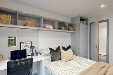 Ensuite Room - Image 4