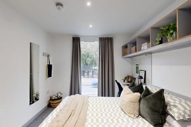 Ensuite Room - Image 2