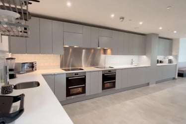 Ensuite Room - Image 9