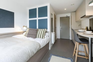 Bronze Plus Studio at Timber Yard, Silverthorne Lane, Near University, Bristol, BS20QD - Image 1