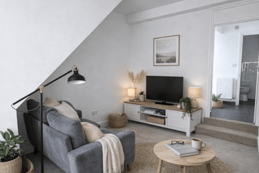 2 bed house, Highland Crescent, Redland, Bristol, BS82YA - Image 2