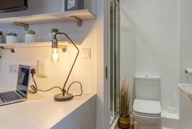 Classic Ensuite at Orbital, Ilkeston Road, Canning Circus, Nottingham, NG73GE - Image 12