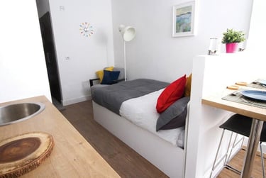 Deluxe 2 Bed Apartment - Image 2