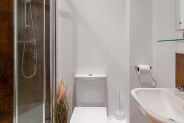 Standard Ensuite at Orbital, Ilkeston Road, Canning Circus, Nottingham, NG73GE - Image 9