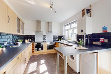 7 bed house, Lyddington Road, Northville, Bristol, BS70UU - Image 1