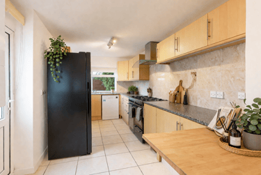 6 bed house, Brentry Road, Stapleton, Bristol, BS162AB - Image 2