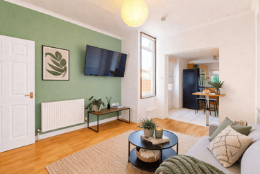 6 bed house, Brentry Road, Stapleton, Bristol, BS162AB - Image 1