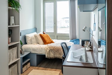 Classic 4 Bed Ensuite at The Propeller Quarter, Fairlawn Avenue, Near University, Bristol, BS344AB - Image 1