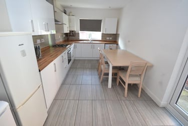 6 bed house, Harrington Drive, Lenton, Nottingham, NG71JH - Image 1