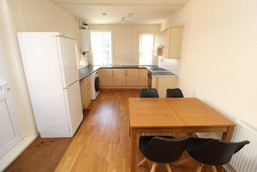 4 bed house, Ella Road, West Bridgford, Nottingham, NG25GZ - Image 1