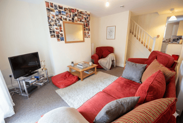 6 bed house, Hartley Avenue, Rampart Road, Leeds, LS62LP - Image 2
