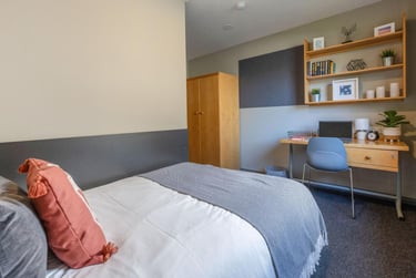 Classic Ensuite at Clarence Dock Village, Clarence Road, City Centre, Leeds, LS101LU - Image 1