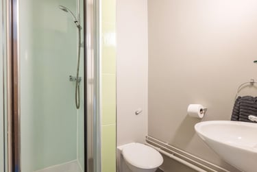 Classic Ensuite at Clarence Dock Village, Clarence Road, City Centre, Leeds, LS101LU - Image 4