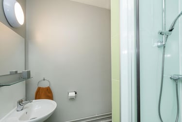 Premium Ensuite at Clarence Dock Village, Clarence Road, City Centre, Leeds, LS101LU - Image 4