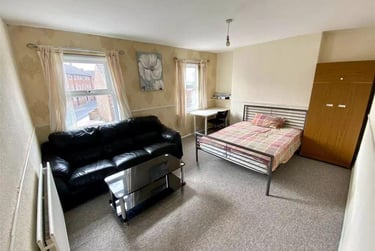 2 bed house, Gort Place, Gilesgate, Durham, DH11EY - Image 1