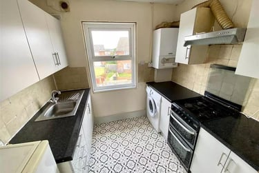 2 bed house, Gort Place, Gilesgate, Durham, DH11EY - Image 2