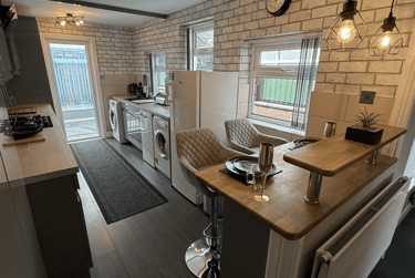 2 bed house, Melbourne Street, Newland, Hull, HU52ET - Image 1