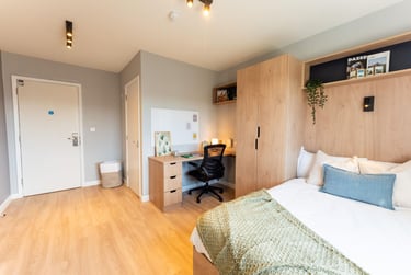 Platinum En Suite at St Peters Court, Midland Way, Lenton, Nottingham, NG73EU - Image 3