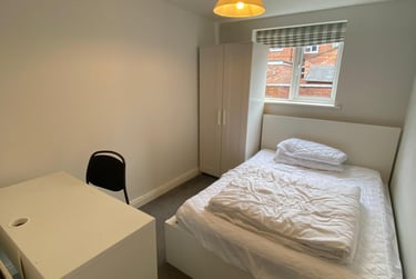 5 bed house, Edward Street, City Centre, Loughborough, LE111QF - Image 1