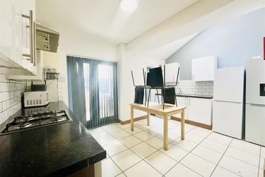6 bed house, Church Grove, Lenton, Nottingham, NG72FG - Image 2