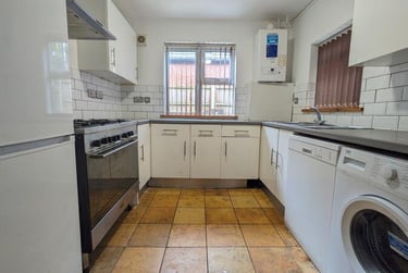 6 bed house, Church Grove, Lenton, Nottingham, NG72FG - Image 1