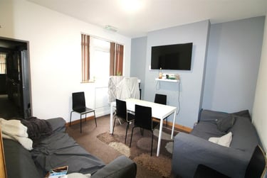 6 bed house, Lois Avenue, Lenton, Nottingham, NG72EY - Image 2