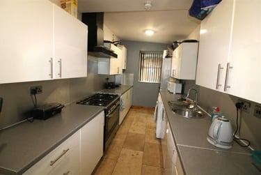 6 bed house, Lois Avenue, Lenton, Nottingham, NG72EY - Image 3
