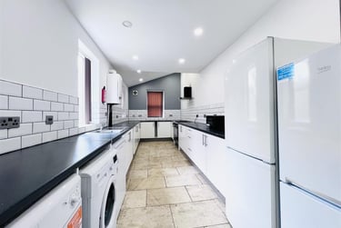 6 bed house, Sherwin Grove, Lenton, Nottingham, NG72EZ - Image 1