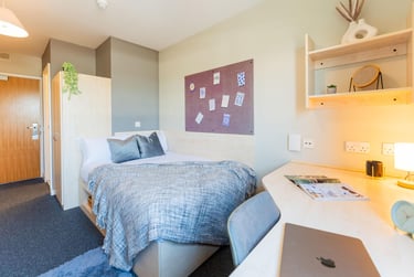 Bronze En Suite at St Peters Court, Midland Way, Lenton, Nottingham, NG73EU - Image 1