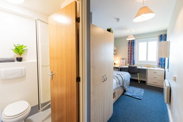 Silver En Suite at St Peters Court, Midland Way, Lenton, Nottingham, NG73EU - Image 5