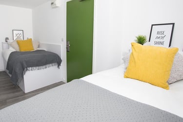 Large Twin Studio - Image 4