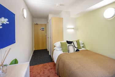 Ensuite at Leighton Hall, Leighton Street, City Centre, Preston, PR18RH - Image 2