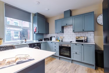 5 bed house, Beamsley Grove, Burley, Leeds, LS61LA - Image 1