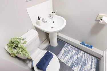 2 Bed Apartment Room - Image 5