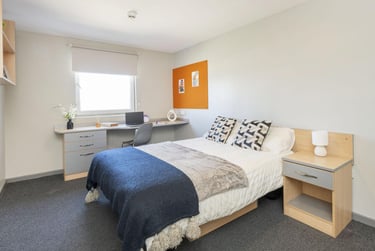 2 Bed Apartment Room - Image 1