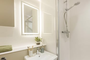 Classic Studio at Broadway Studios, Renfield Street, City Centre, Glasgow, G23AX - Image 7