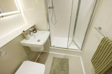 Premium Studio Plus at Broadway Studios, Renfield Street, City Centre, Glasgow, G23AX - Image 7