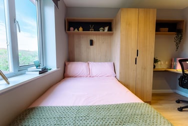 Gold En Suite at St Peters Court, Midland Way, Lenton, Nottingham, NG73EU - Image 3