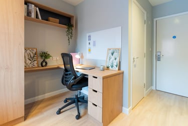 Gold En Suite at St Peters Court, Midland Way, Lenton, Nottingham, NG73EU - Image 6