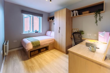 Gold En Suite at St Peters Court, Midland Way, Lenton, Nottingham, NG73EU - Image 1