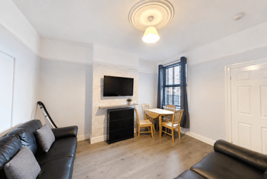 5 bed house, Storer Road, City Centre, Loughborough, LE115EH - Image 1