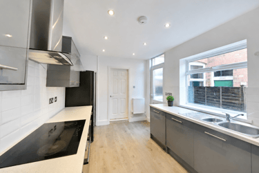 5 bed house, Storer Road, City Centre, Loughborough, LE115EH - Image 2