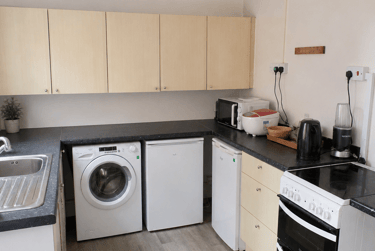 4 bed house, William Street, City Centre, Loughborough, LE113BZ - Image 2