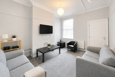 5 bed house, Herrick Road, City Centre, Loughborough, LE112BU - Image 1